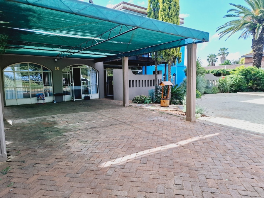 5 Bedroom Property for Sale in Fichardt Park Free State